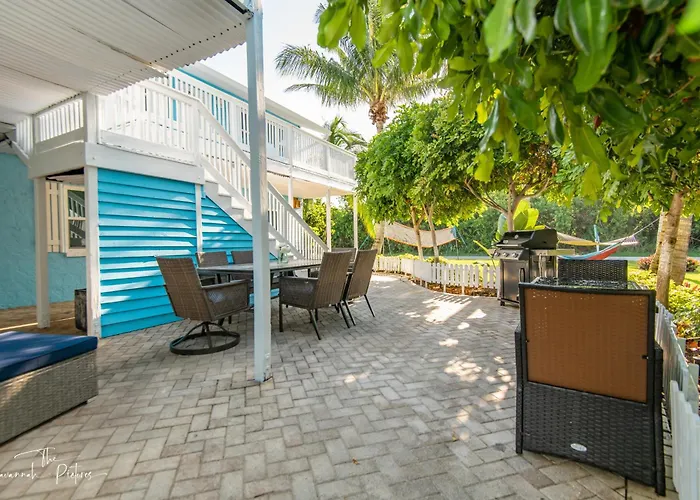 Elevated Ocean Views - 2 Bd - Walk To The Beach