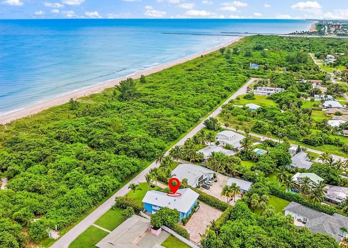 Elevated Ocean Views - 2 Bd - Walk To The Beach
